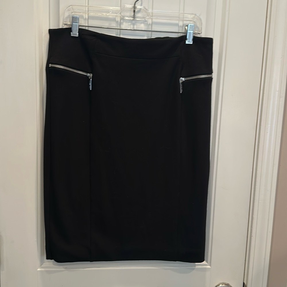 Michael Kors skirt with zipper pockets and zipper back